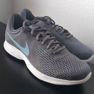 Woman nike revolution 4 (wide)